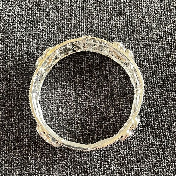 ANTIQUE SILVERTONE 'BELIEVE BLESSED FAITH' WING SCROLL BRACELET - Picture 5 of 5